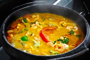 Fiz essa moqueca de peixe simples e minha família amou.