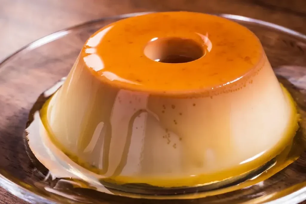 Esse delicioso pudim de leite condensado é gostoso de mais. 2 pudim de leite condensado